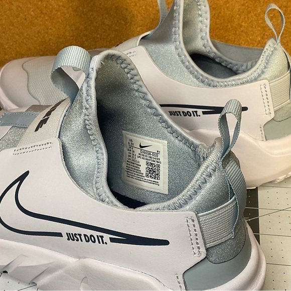 Nike flex runner 2 gs 
RARE
NWOT - Picture 5 of 10
